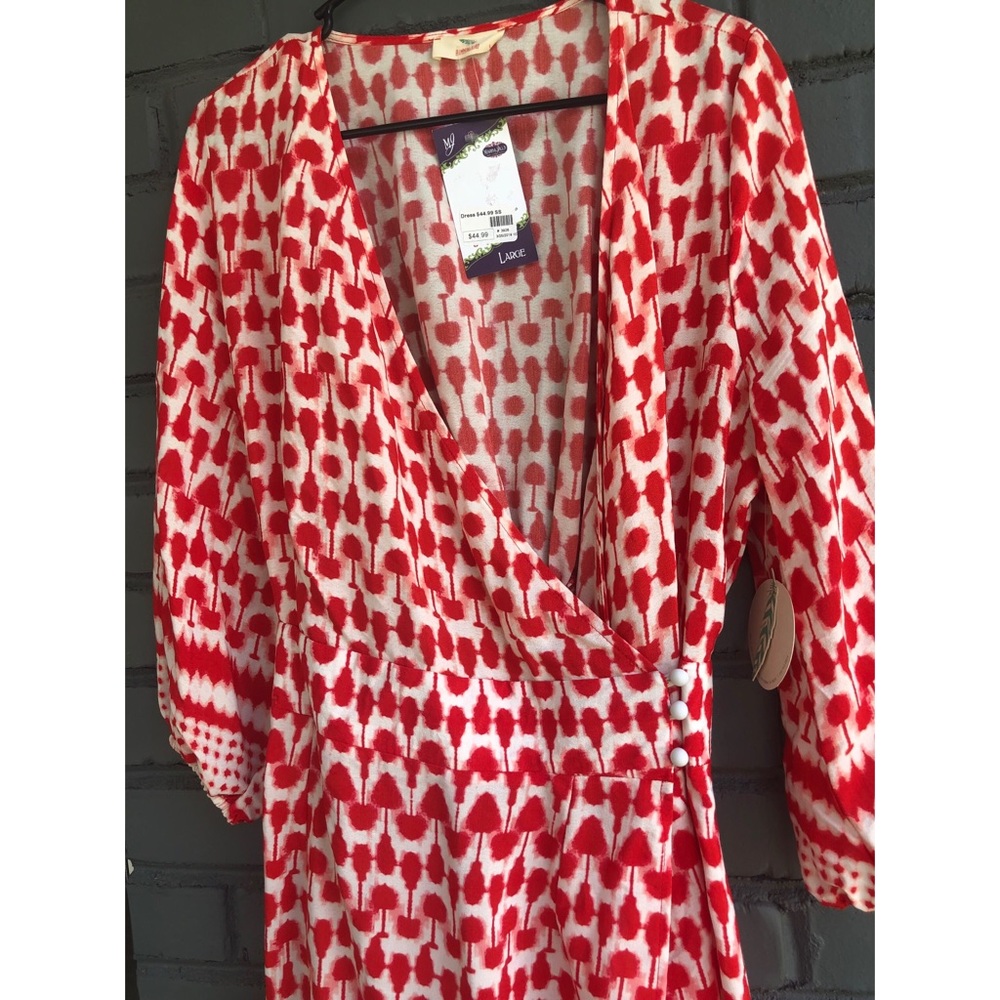 Cute Red Side Button dress - Picture 5 of 6